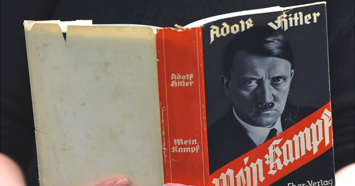 Portada de 'Mein Kampf', obra de Adolf Hitler./ ARCHIVO