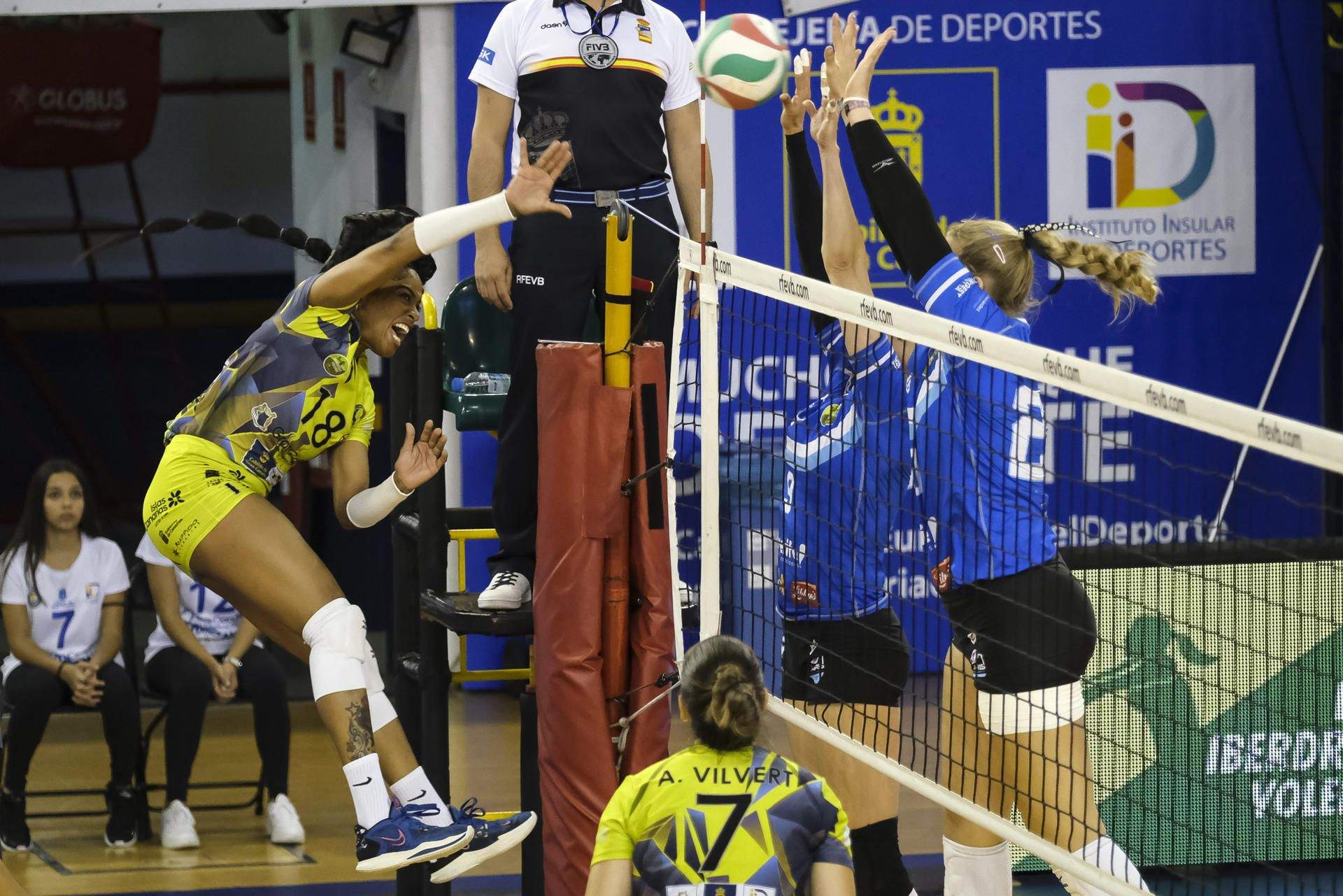 El Haris perdió por 1-3 los dos primeros partidos de la final de Liga y necesita imponerse en los dos siguientes, a disputar en Tenerife, para forzar el quinto./ EFE.