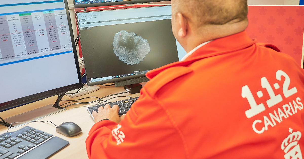 Un trabajador del área atendiendo una emergencia. / 112 CANARIAS 