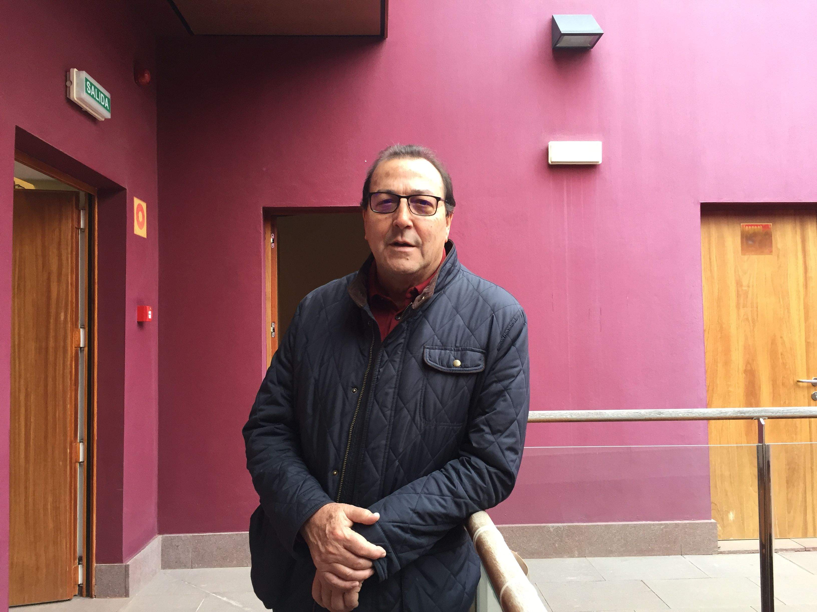 El profesor emérito de la ULPGC y catedrático de Fisiología Nicolás Díaz Chico presenta 'Corazón desnervado', su primera novela. / AH