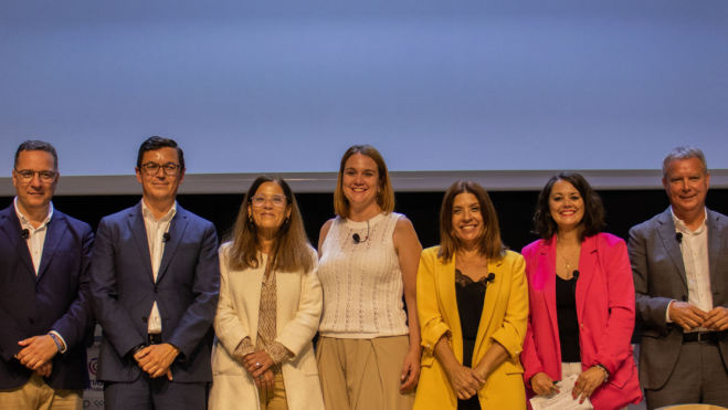 De izquierda a derecha Poli Suárez (PP), Pablo Rodríguez (CC), Carmen Morales (decana Universidad Fernando Pessoa Canarias, Hiurma Castejon, (Unidas Sí Podemos), Carmén Hernández (NC), Sima González (moderadora) y Sebastián Franquis (PSOE) / UFPC De izquierda a derecha Poli Suárez (PP), Pablo Rodríguez (CC), Carmen Morales (decana Universidad Fernando Pessoa Canarias, Hiurma Castejon, (Unidas Sí Podemos), Carmén Hernández (NC), Sima González (moderadora) y Sebastián Franquis (PSOE) / UFPC