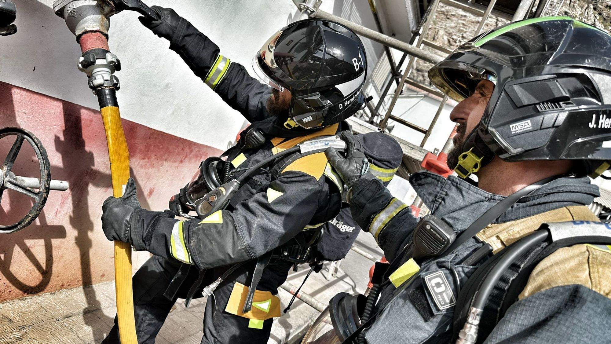 Bomberos de Tenerife en una actuación de archivo / @BOMBEROSTF