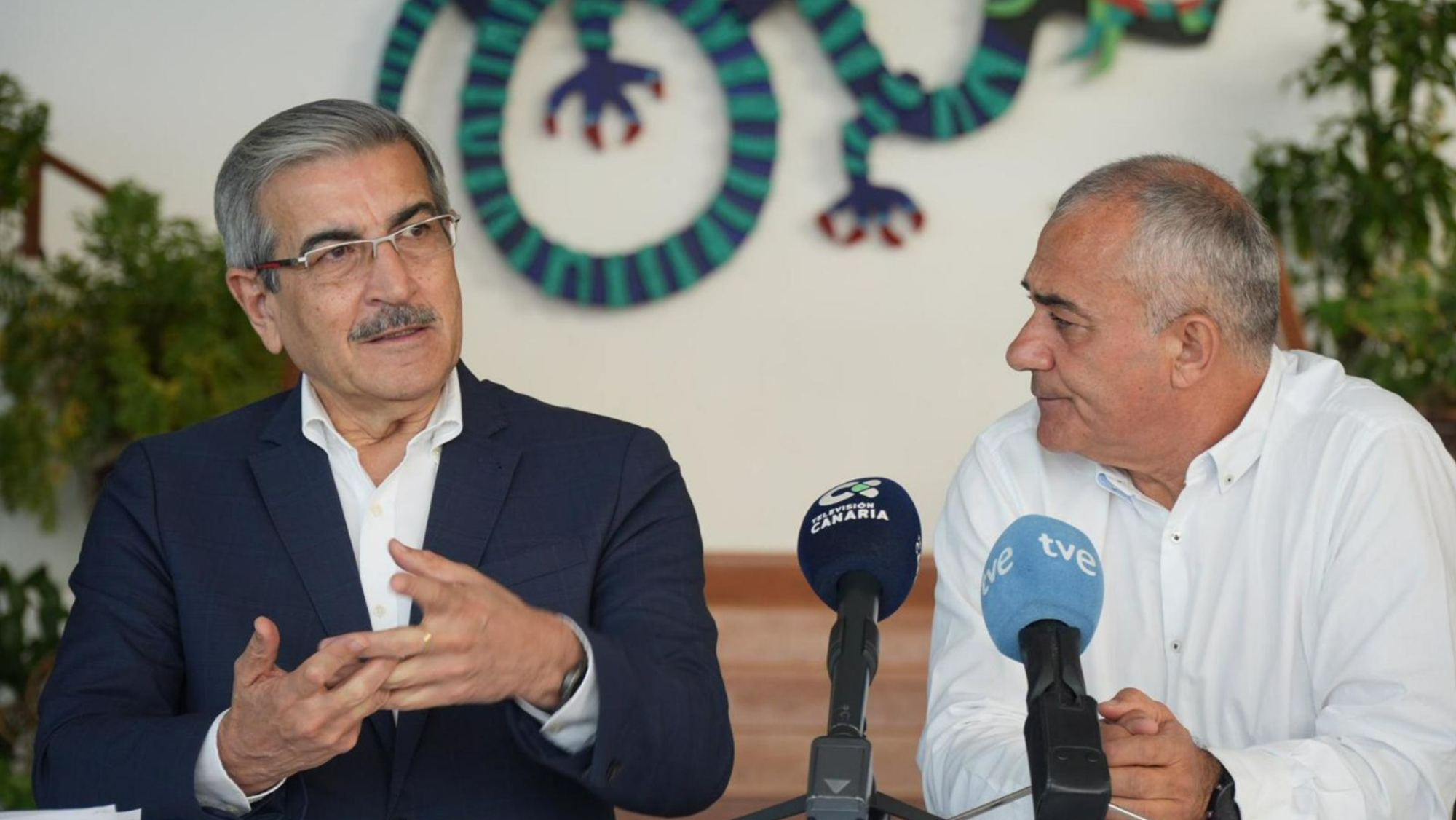 Román Rodríguez (NC) y Javier Armas (AHI) / NUEVA CANARIAS Román Rodríguez (NC) y Javier Armas (AHI) / NUEVA CANARIAS