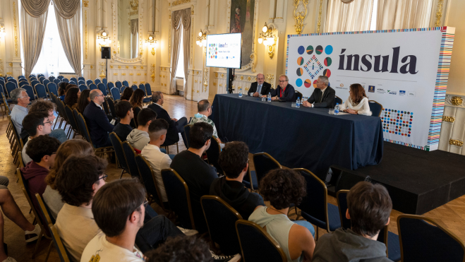 Los encargados de presentar el proyecto Ínsula / SILBO COMUNICA