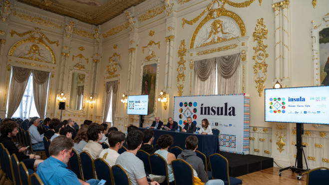 Los encargados de presentar el proyecto Ínsula / SILBO COMUNICA 