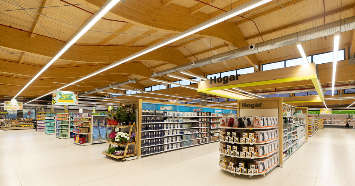 Interior de la nueva tienda / HIPERDINO