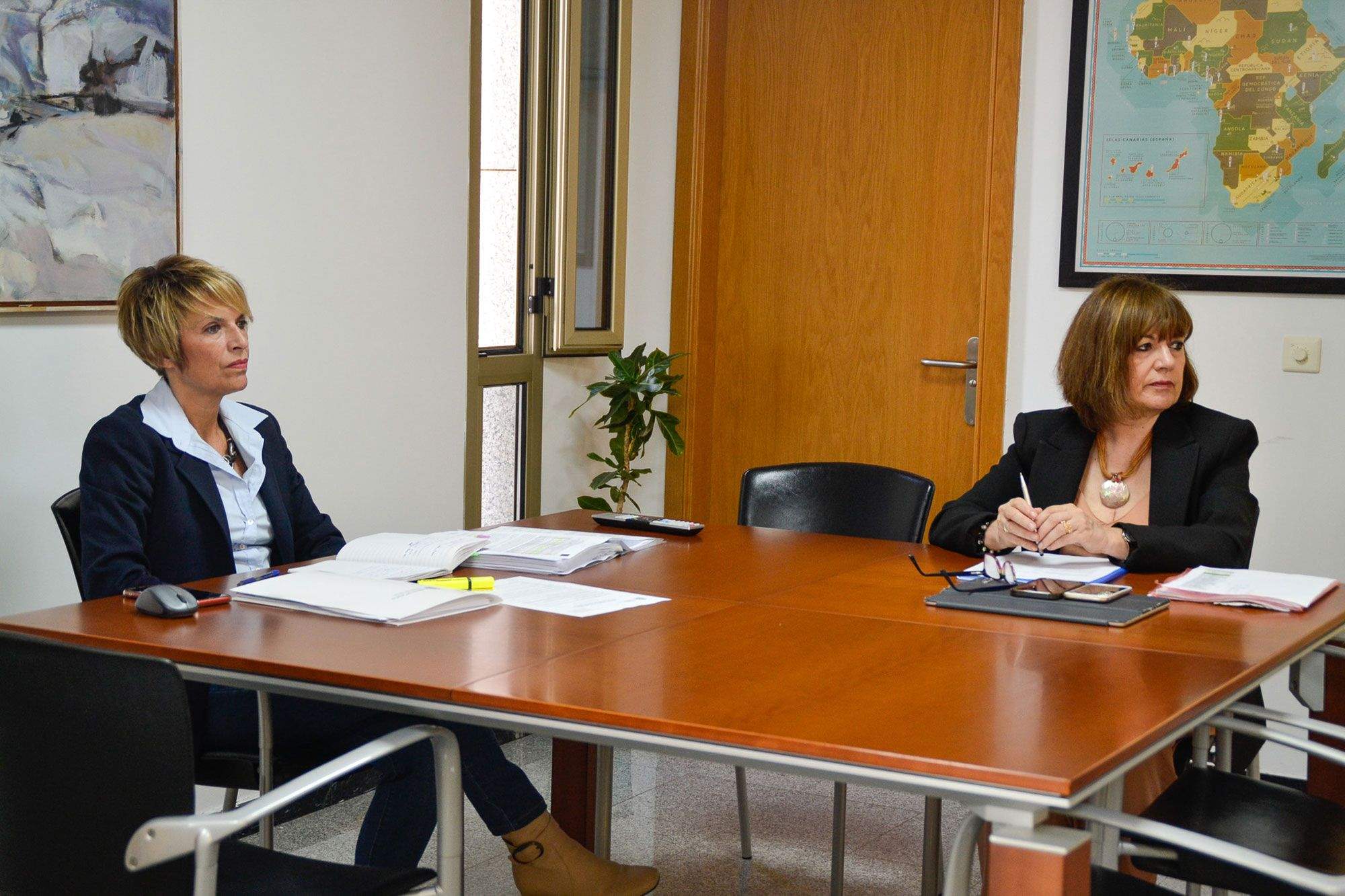 Elena Máñez y Dunnia Rodríguez. / GOBIERNO DE CANARIAS
