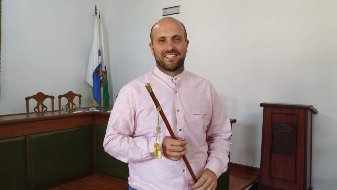 El alcalde de Buenavista del Norte, Antonio González, recuperó el Bastón de Mando en 2019 / SÍ SE PUEDE CANARIAS