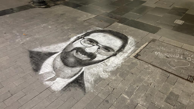 Un dibujo de Bianca Milacic del rostro del conocido presentados de televisión Victorio Pérez / ATLÁNTICO HOY -LUNA MOYA