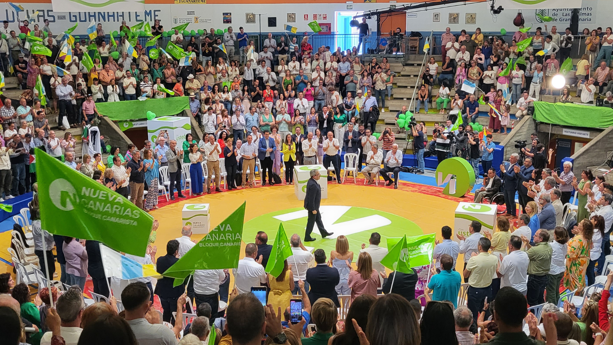 NC convierte la presentación de sus candidatos en una fiesta con un lleno absoluto en La Gallera. / ATLÁNTICO HOY