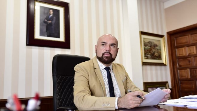 El alcalde del Puerto de la Cruz, Marco González, en su despacho / ARCHIVO