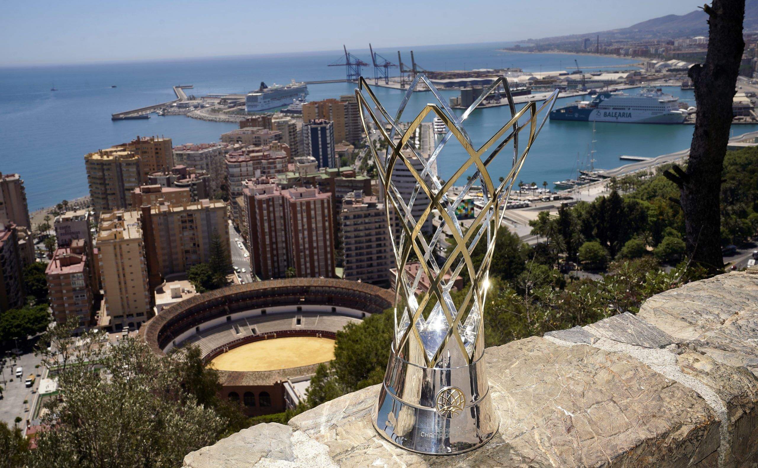El trofeo de Basketball Champions League ya se encuentra en Málaga, donde CB Canarias, Unicaja, Telekom Bonn y Hapoel Jerusalem pelearán por conquistarlo./ BCL.