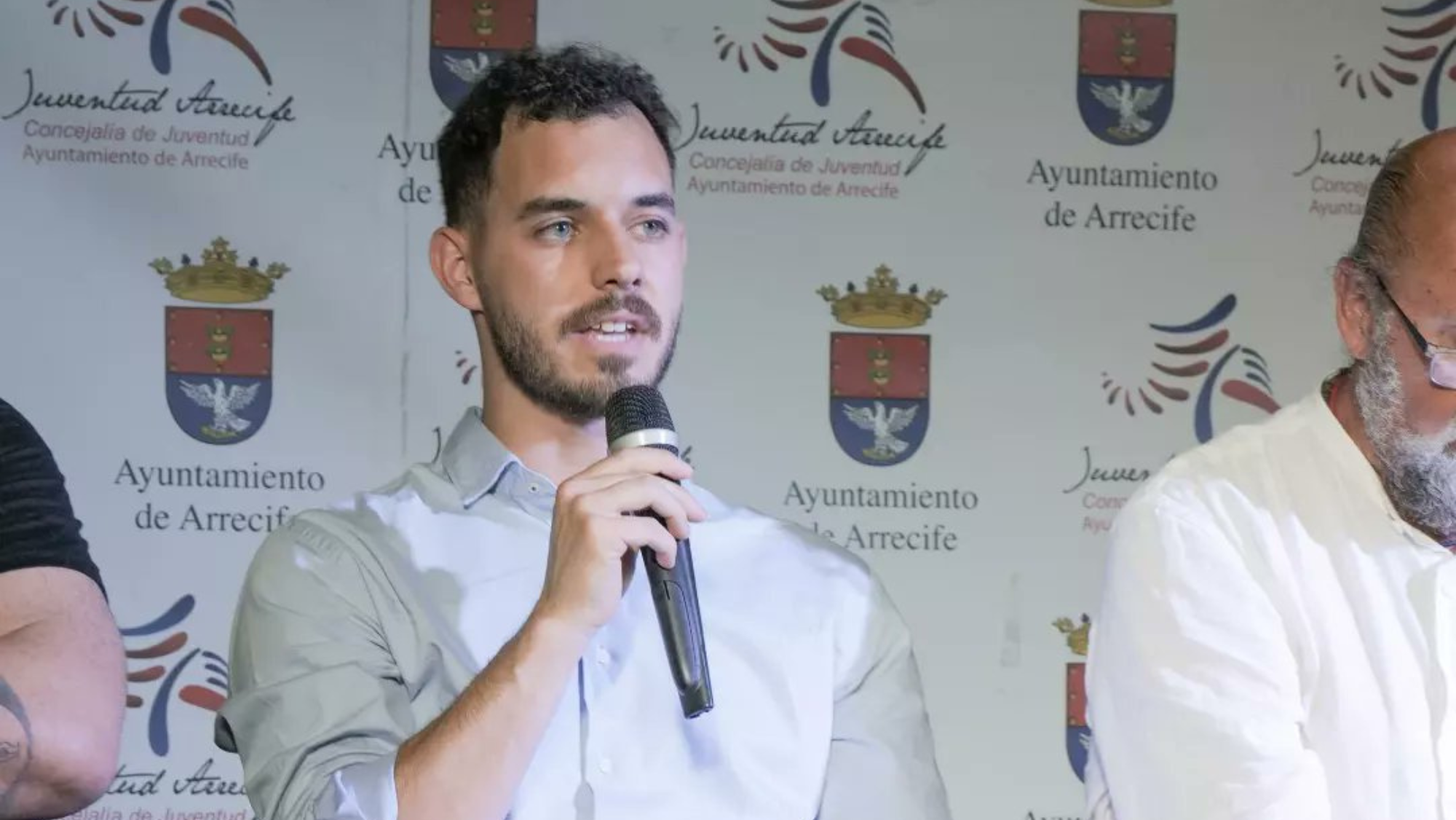 El candidato de Unidas Sí Podemos en las listas autonómicas al Parlamento de Canarias, Hugo Cejas, durante un acto de partido. / CEDIDA