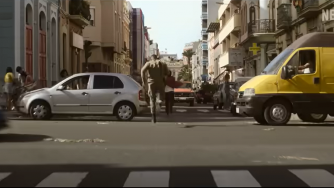 Trailer de la película de Jennifer López, 'The Mother', fotograma de la calle Canalejas