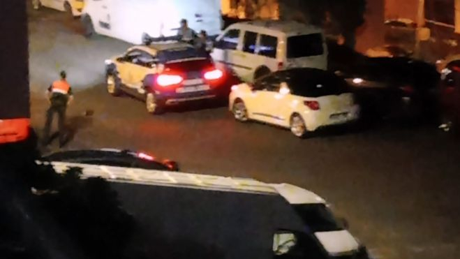 Vehículo de la Policía Local en la zona de las fiestas de La Gallega / AH