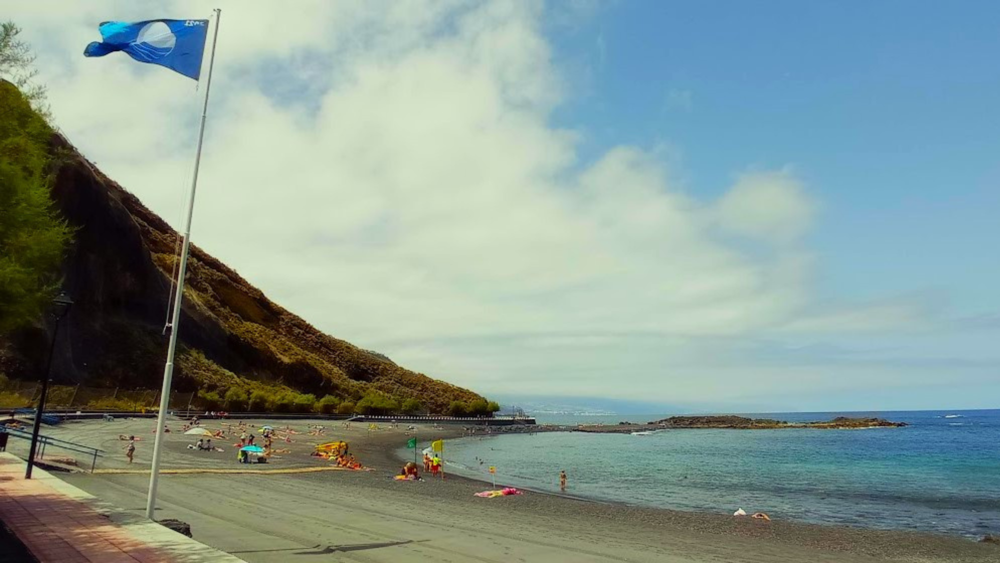 Bandera Azul en la Playa de La Arena / AYUNTAMIENTO DE TACORONTE 