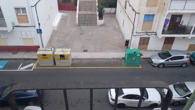 Falta de contenedores en La Paterna / CEDIDA Falta de contenedores en La Paterna / CEDIDA