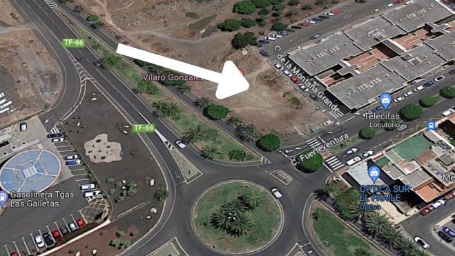 Solar sin edificar en el número de la calle donde irá el Burger King. / GOOGLE 