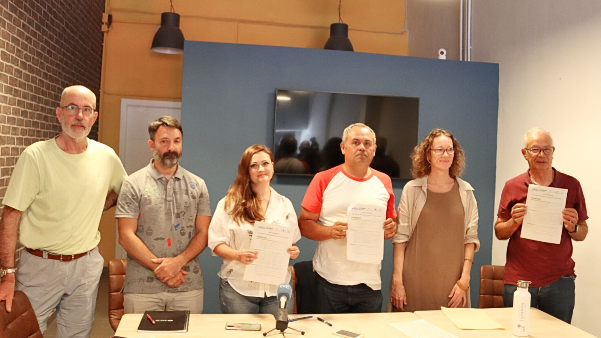Portavoces de cinco colectivos ecologistas presentan un documento con 136 medidas por un nuevo modelo económico. / ATLÁNTICO HOY