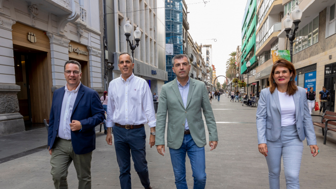 Poli Suárez (izq), Míchel Jorge, Manuel Domínguez y Jimena Delgado en Triana / EFE- QUIQUE CURBELO
