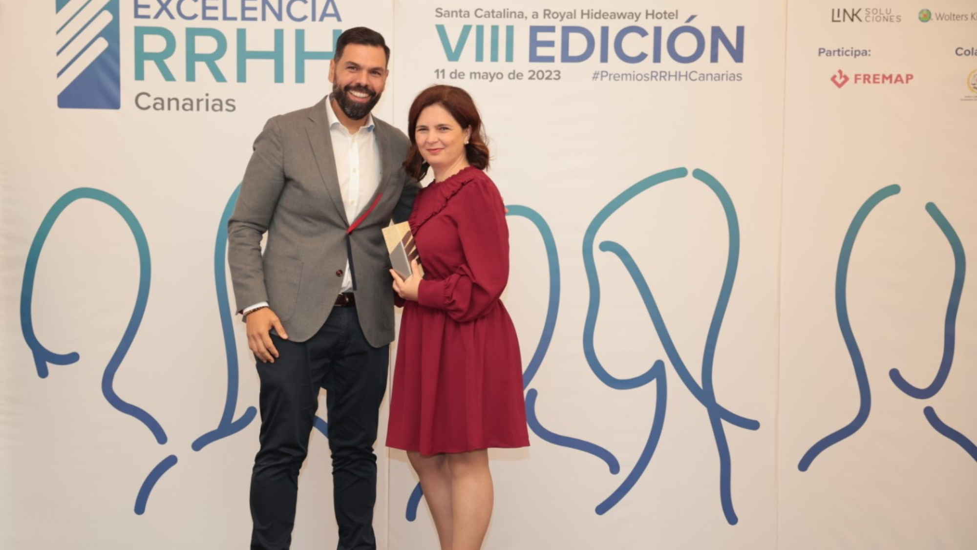 Cristina Betancor y Yeray Rivero en la recogida del premio a Hospitales San Roque  HOSPITALES SAN ROQUE 