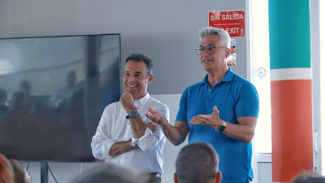 El candidato a la alcaldía de Santa Cruz de Tenerife por el Partido Poplar, Carlso Tarife, y uno de lso componentes de su equipo, Santi Díaz Mejías, que sería concejal de Fiestas. / CEDIDA
