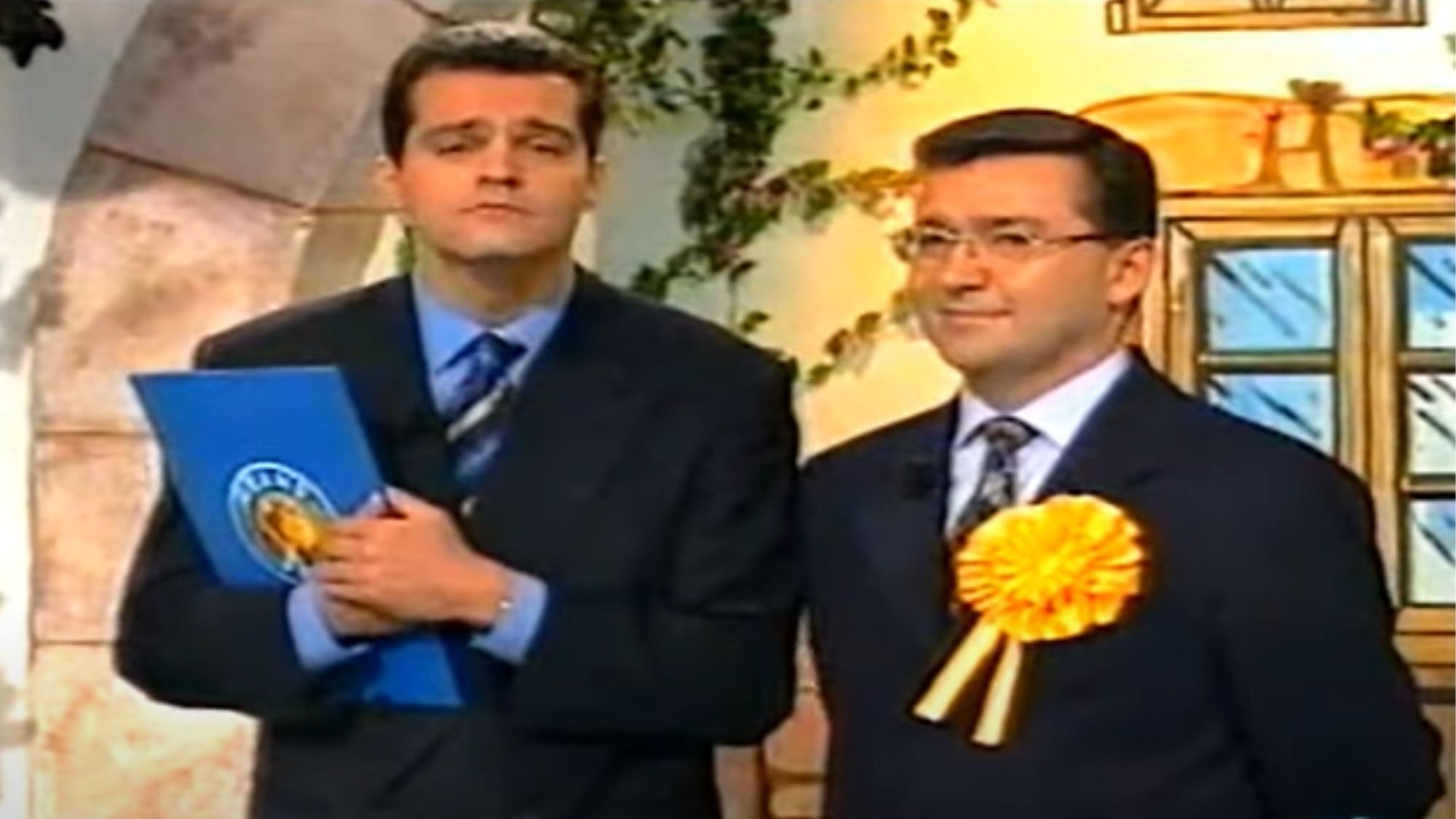 El exalcalde de El Sauzal, expresidente del Gobierno de Canarias y actual presidente del CD Tenerife, Paulino Rivero, junto al presentador Ramón García en una edición del Grand Prix del Verano de 1996