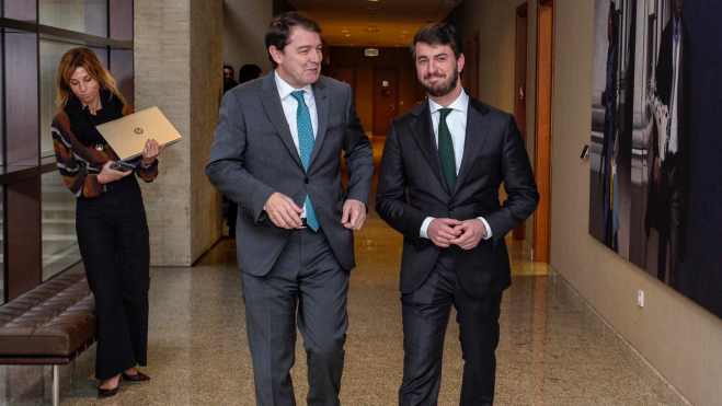 García Gallardo con el presidente de la Junta de Castilla y León / EFE