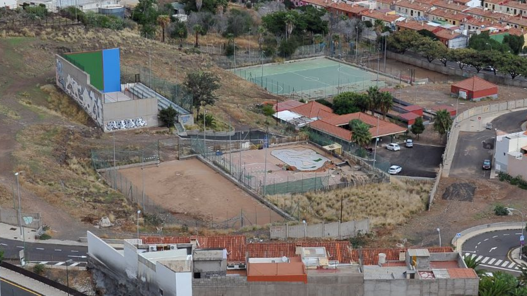 Panorámica aérea de las viejas instalaciones deportivas de Cuchillitos de Tristán./ CEDIDA