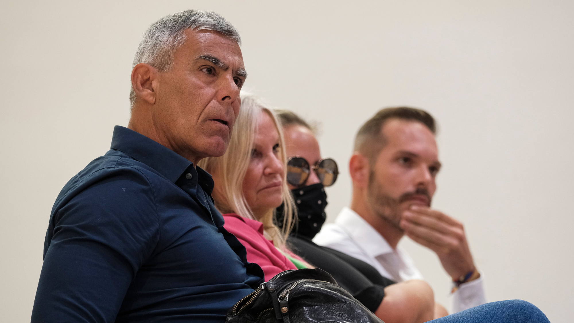 Antonio Mentado (1i), Lenita Burman (2i) y Nicole Mentado (2d) / ÁNGEL MEDINA - EFE