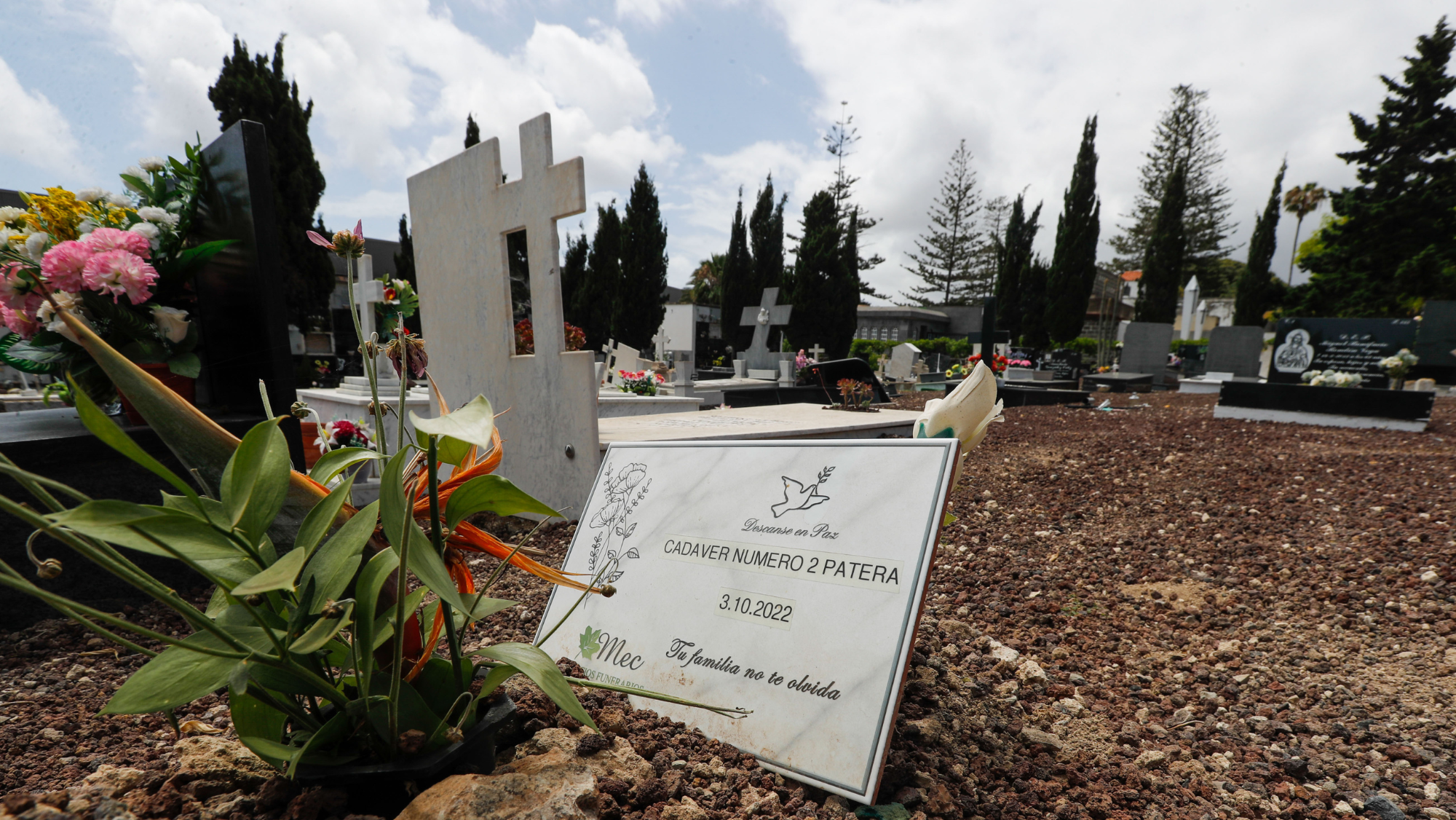 Sepultura en el cementerio de San Lázaro, en Las Palmas de Gran Canaria, de uno de los inmigrantes / EFE - ELVIRA URQUIJO A.