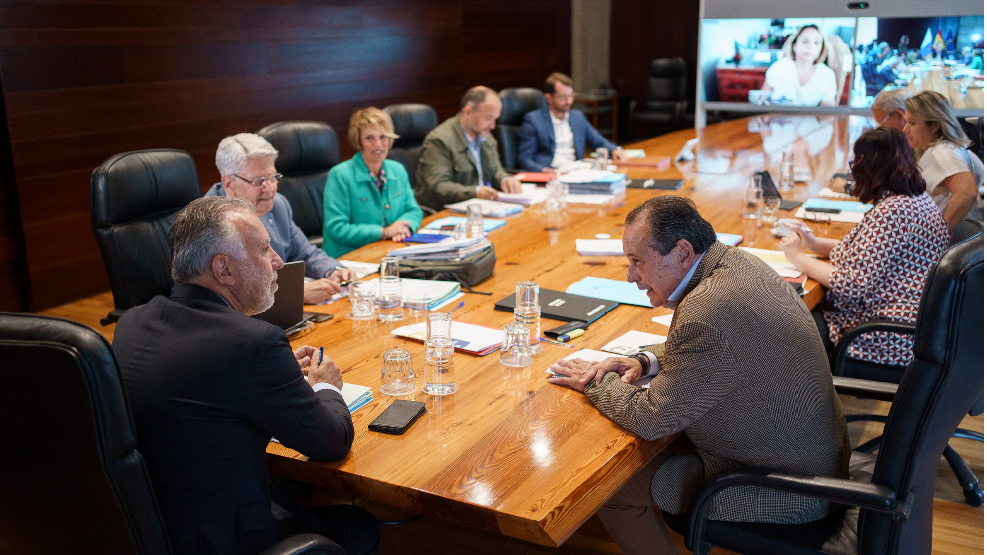 Ángel Víctor Torres y sus consejeros, durante un Consejo de Gobierno celebrado en Santa Cruz de Tenerife. / RAMÓN DE LA ROCHA-EFE