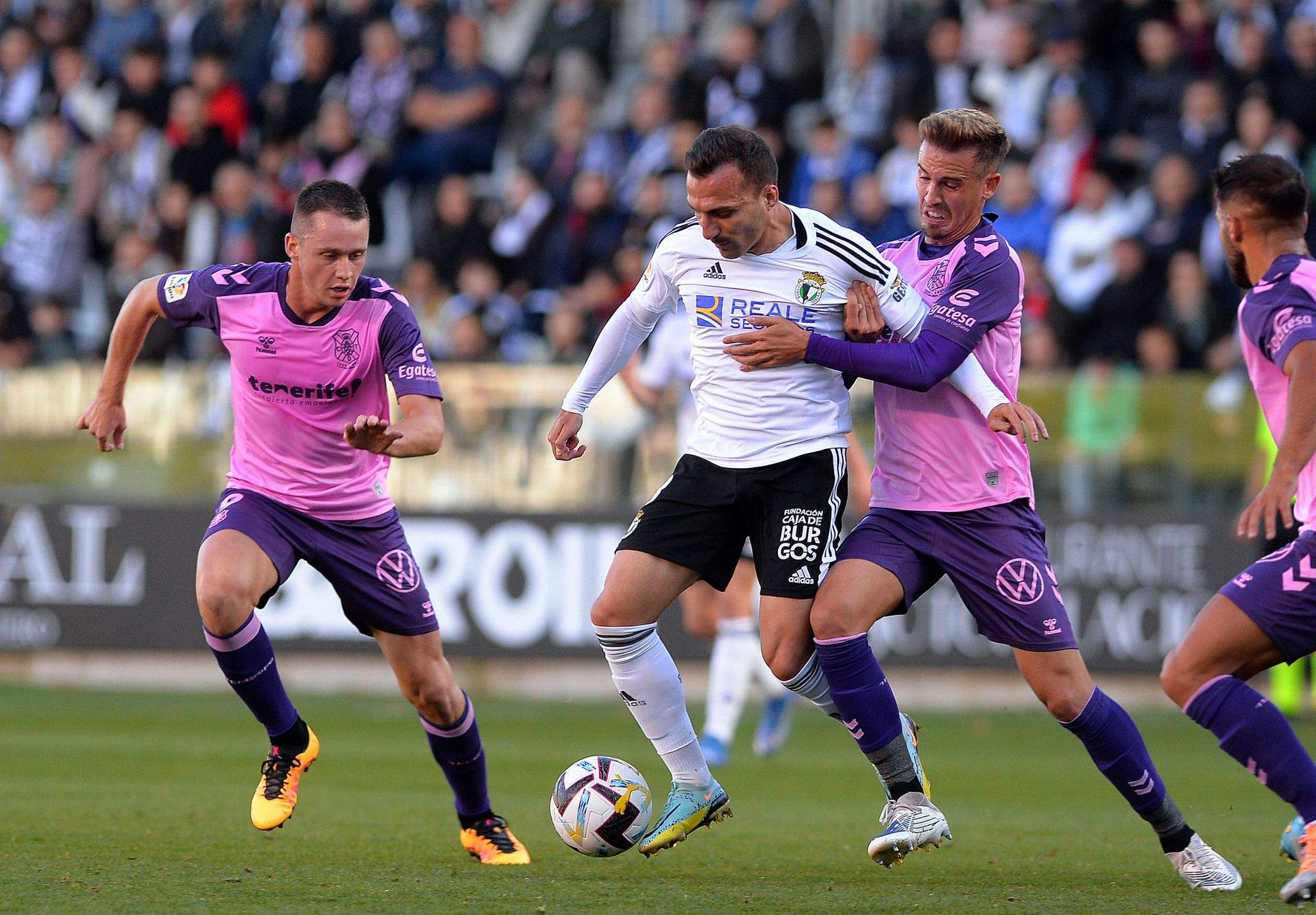 En el partido de la primera vuelta, el Tenerife se impuso al Burgos en El Plantío por 1-0 con gol de penalti de Elady./ CD TENERIFE.