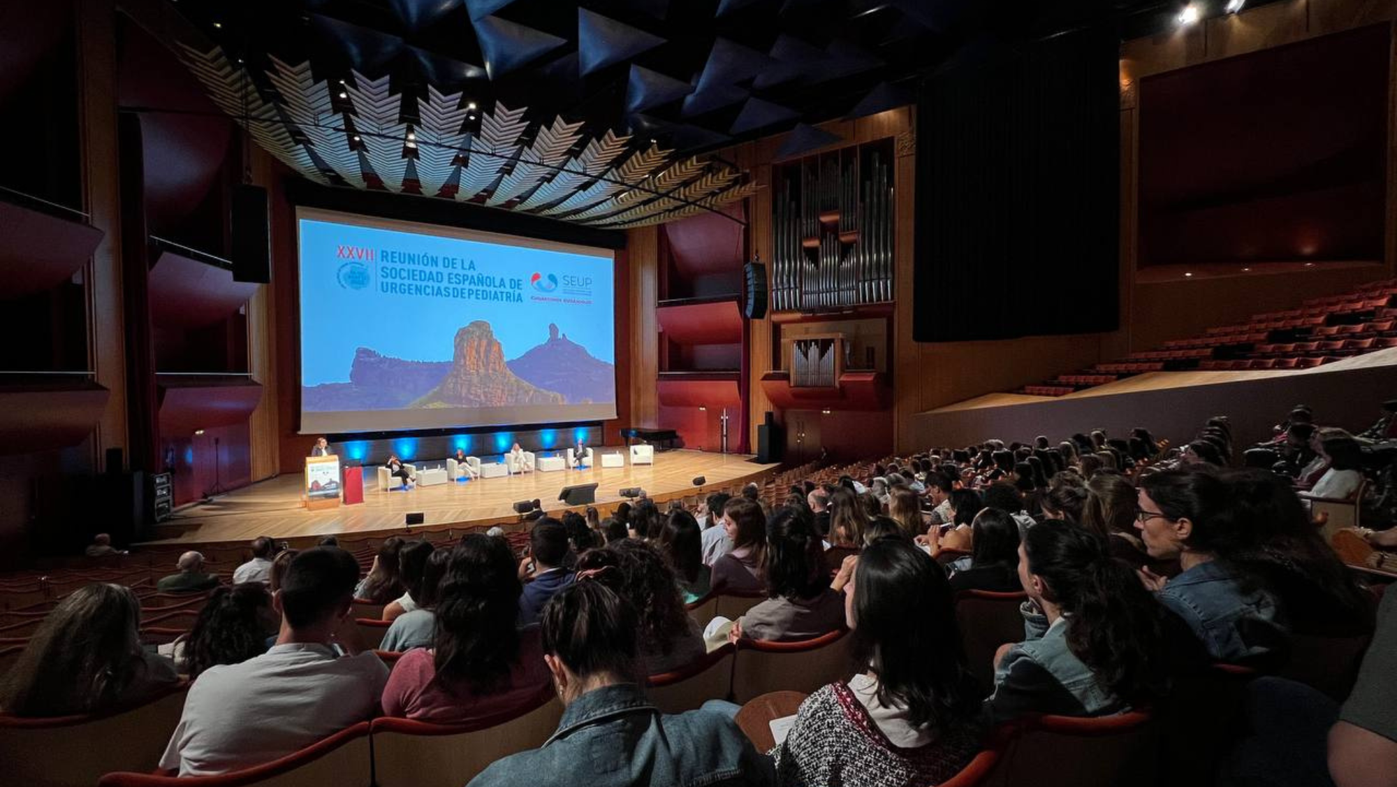 Reunión de la Sociedad Española de Urgencias de Pediatría / PALACIO DE CONGRESOS