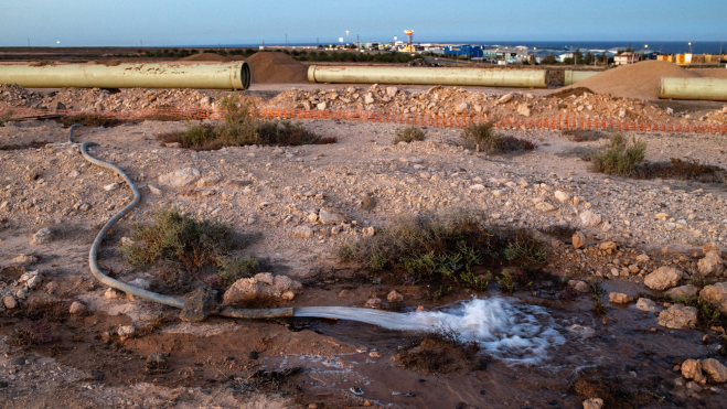 una avería en la tuberia que lleva el agua desde la estación desaladora hasta los depósitos de la herradura que hace necesario vaciar por completo la misma antes de ser reparada.CARLOS DE SAÁ EFE una avería en la tuberia que lleva el agua desde la estación desaladora hasta los depósitos de la herradura que hace necesario vaciar por completo la misma antes de ser reparada.CARLOS DE SAÁ EFE