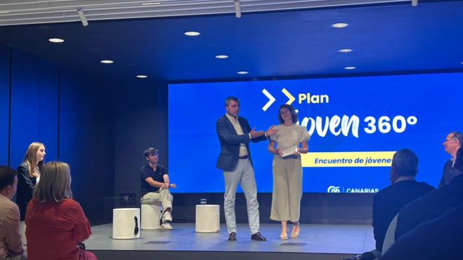 Manuel Domínguez y Míriam Vega (PP) en Infecar / ATLÁNTICO HOY