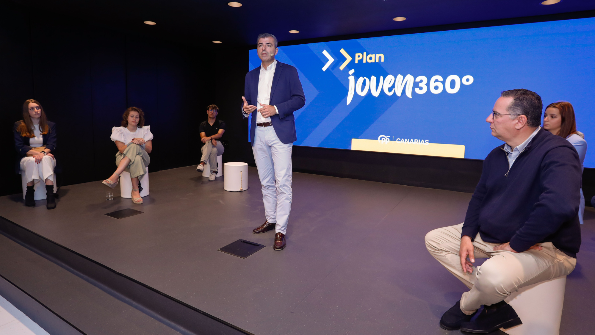 Manuel Domínguez (PP) presentando el Plan Joven 360 grados / ELVIRA URQUIJO -  EFE