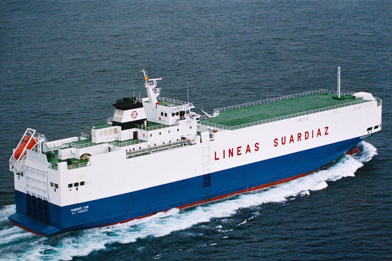 Buque de carga para el transporte de vehículos