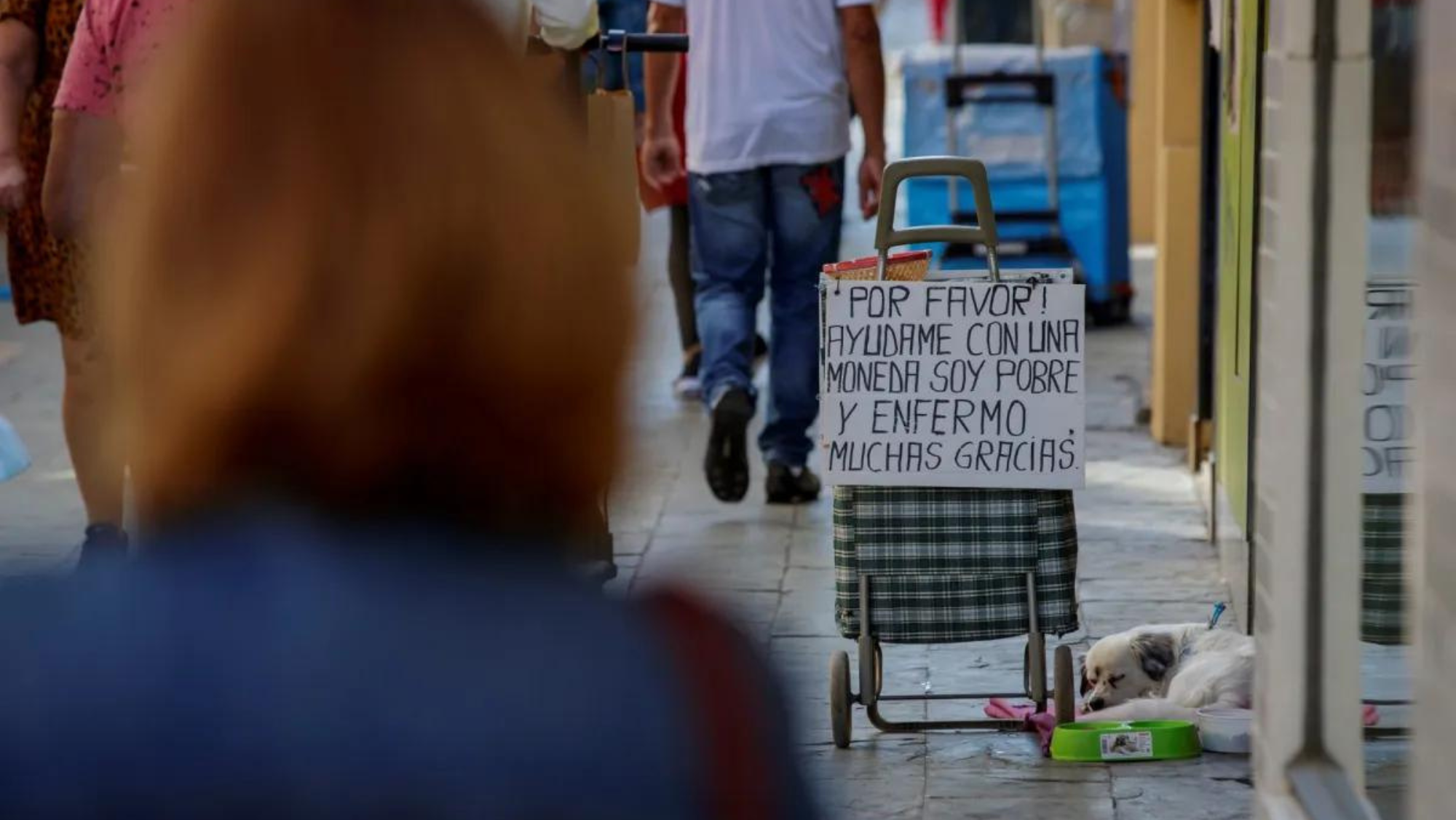 Canarias es la segunda comunidad con peores tasas de riesgo de pobreza y exclusión social / EFE