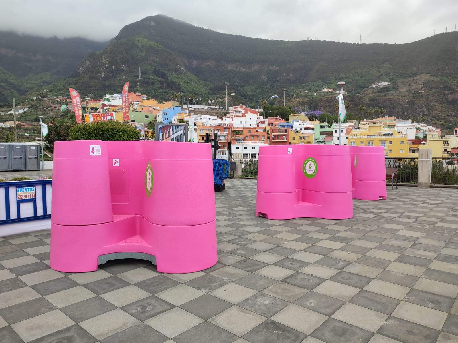 Los primeros urinarios exclusivos para mujeres instalados en la plaza de la Unión de Los Realejos, Tenerife./ CEDIDA