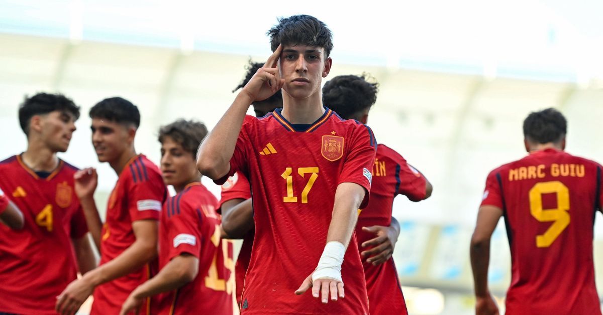 Óscar Mesa encarriló la clasificación de la Sub-17 para cuartos del Europeo con una asistencia y un gol ante Eslovenia./ @UEFAcom.