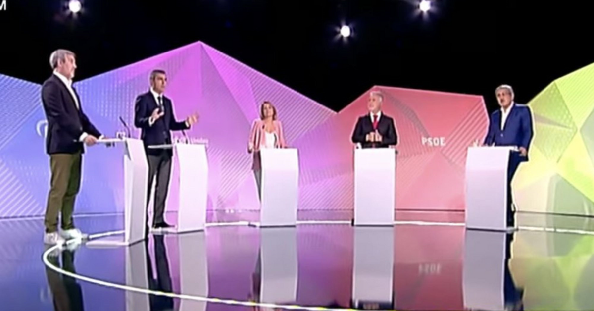 Los cuatro candidatos y la candidata a presidir Canarias, satisfechos con sus intervenciones. CEDIDA Los cuatro candidatos y la candidata a presidir Canarias, satisfechos con sus intervenciones. CEDIDA