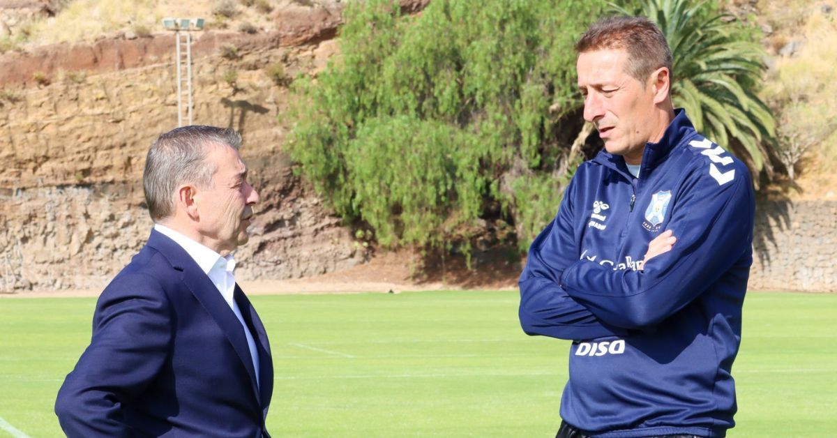 Tanto Ramis como Paulino Rivero han elogiado la experiencia de Asier Garitano, el más firme candidato a tomar las riendas del Tenerife./ CD TENERIFE.