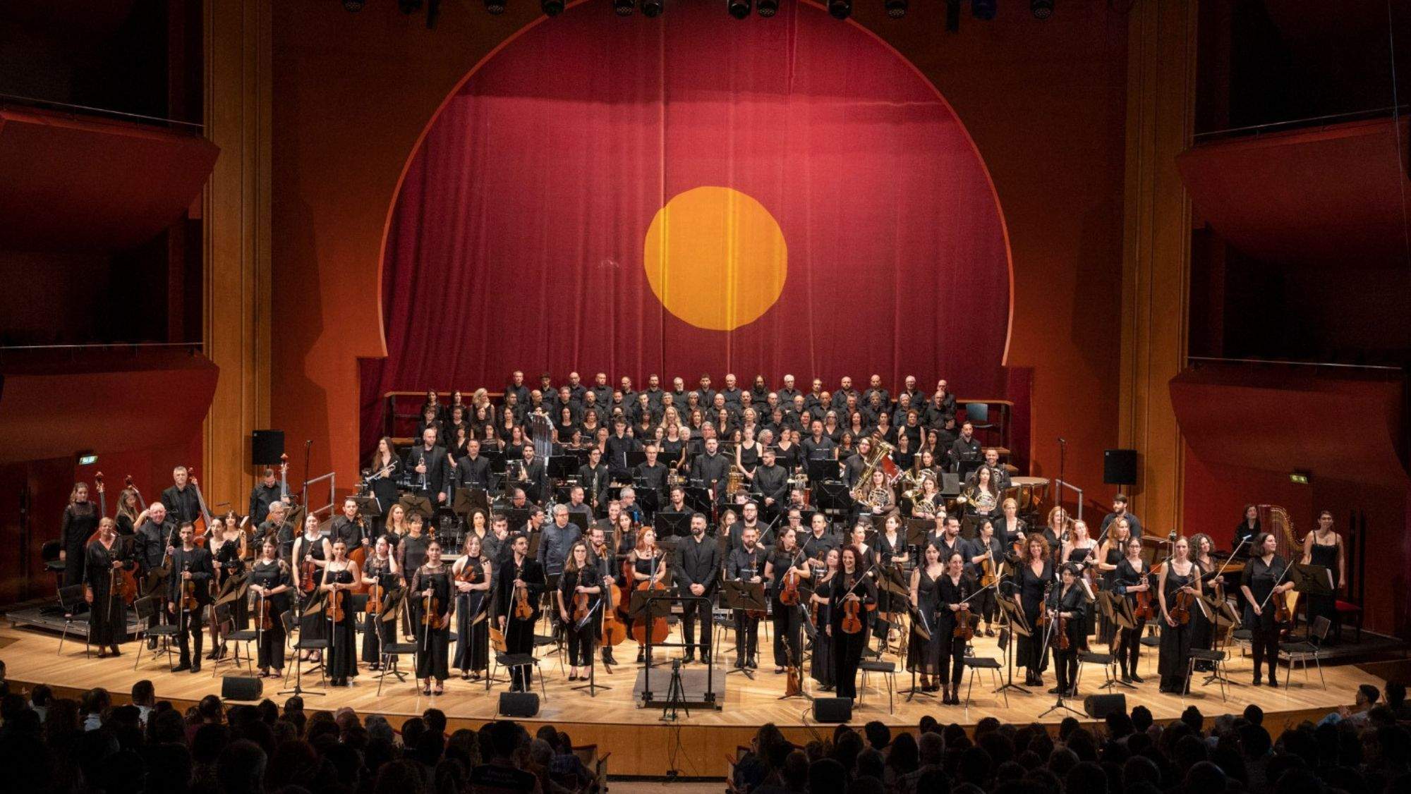 La Orquesta Comunitaria de Gran Canaria, tras un concierto en el Auditorio Alfredo Kraus. / NACHO GONZÁLEZ ORAMAS