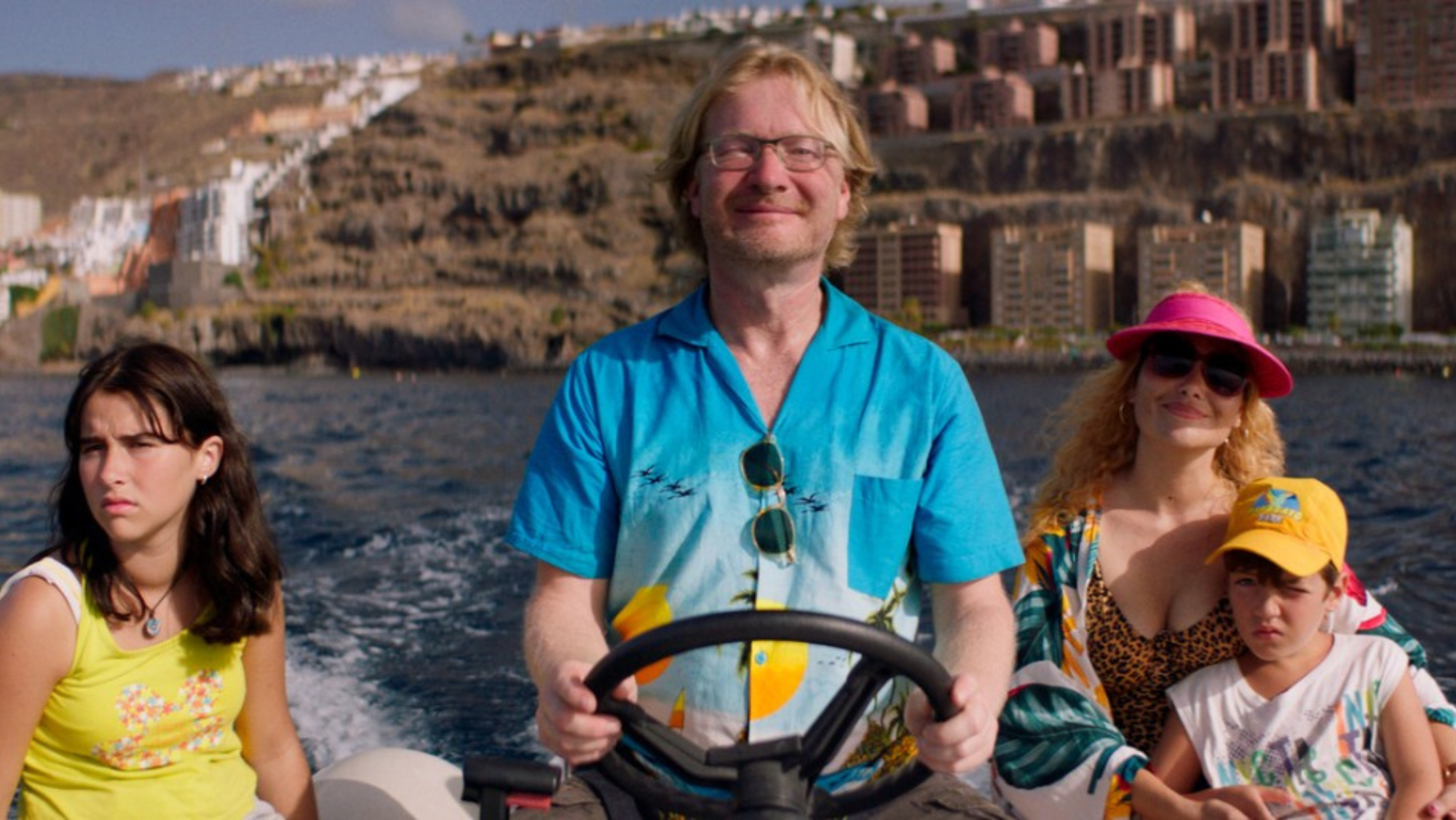 Fotograma de la película 'Matar Cangrejos', ambientada en la llegada a Tenerife de Michael Jackson. / TRAILER DE LA PELÍCULA DE LA PELÍCULA