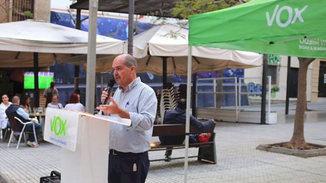 Alejandro Gómez, candidato de VOX durante la campaña a la alcaldía de Santa Cruz de Tenerife en 2023./ VOX Alejandro Gómez, candidato de VOX durante la campaña a la alcaldía de Santa Cruz de Tenerife en 2023./ VOX