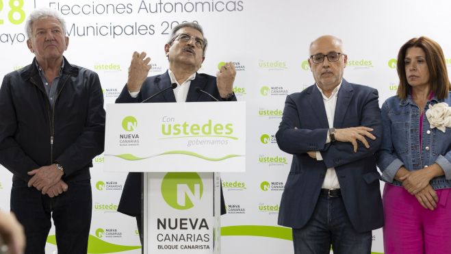 Pedro Quevedo, Román Rodríguez, Antonio Morales y Carmen Hernández, en la sede electoral de NC