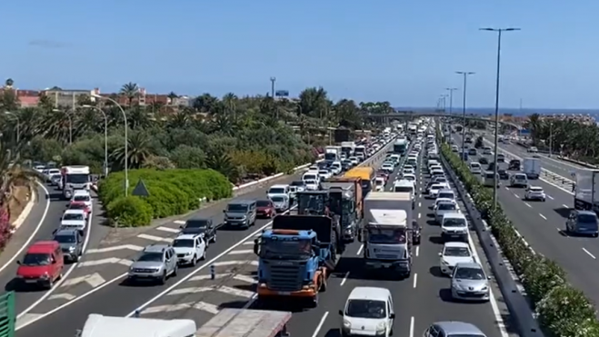 Cola en la GC 1 dirección sur / REDES