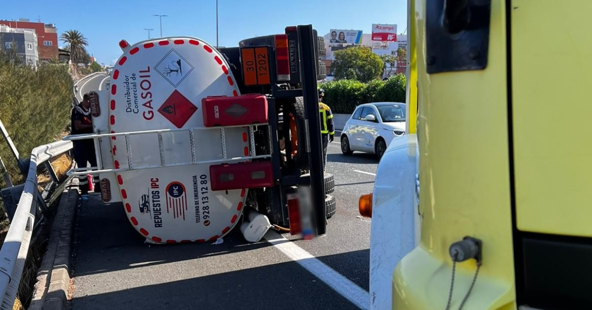 Un camión cisterna vuelca en la GC 1 / GOBIERNO DE CANARIAS