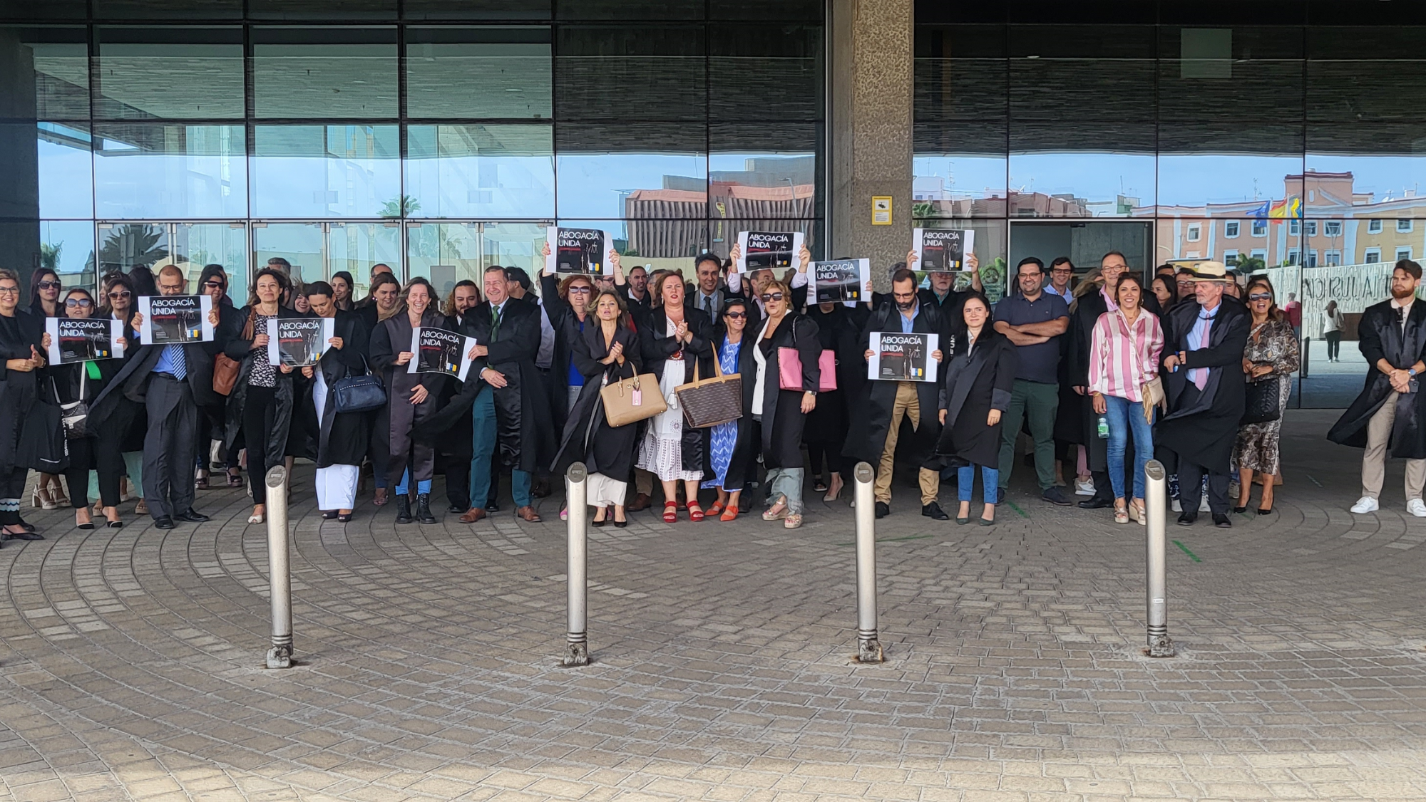 El Colegio de Abogados defiende la dignidad de sus miembros tras la expulsión de uno en un juicio. / ATLÁNTICO HOY